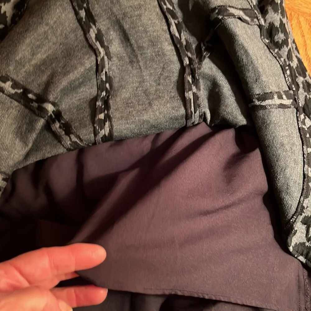 Ann Taylor black/grey leprosariums print skirt sz 12P - Picture 3 of 5